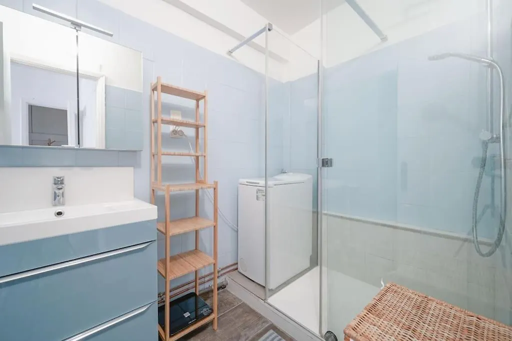Spacious 1Br In 10Th District Parijs Frankrijk