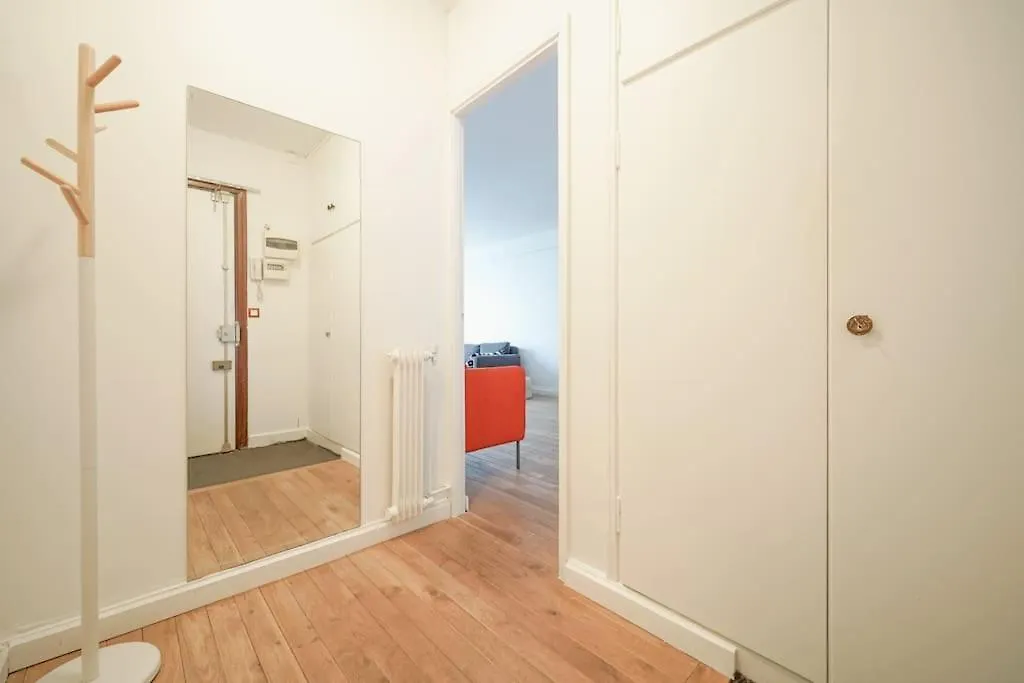 Spacious 1Br In 10Th District Parijs