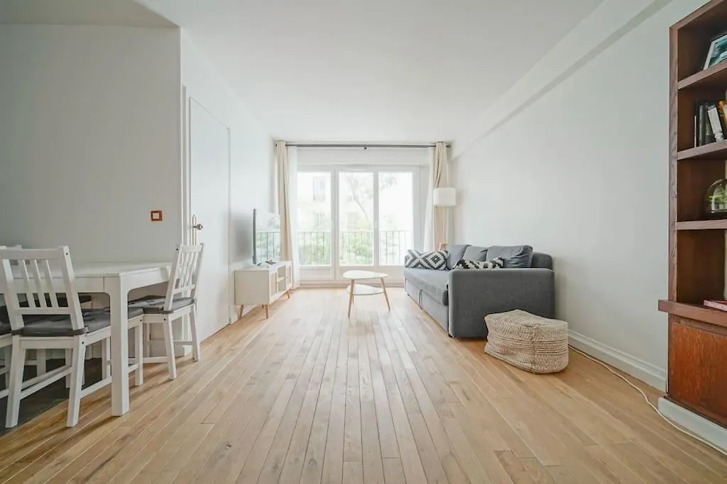 Spacious 1Br In 10Th District Parijs 0*,