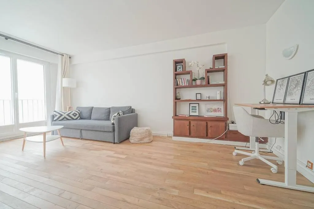 Spacious 1Br In 10Th District Parijs